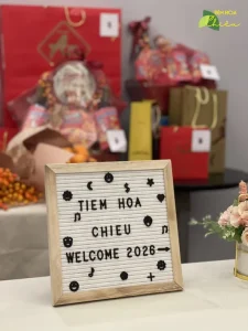 Tiệm hoa chưng TẾT phù hợp phong thuỷ giúp ngôi nhà thêm sinh khí, đón năm mới hanh thông và sung túc.