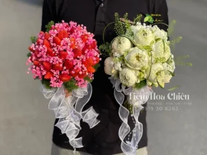 Bó hoa cầm tay cô dâu tại shop hoa CHIÊU tràn ngập hoa tươi lộng lẫy và niềm hạnh phúc sẽ nhân đôi!