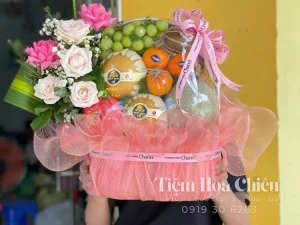 Giỏ trái cây quà tặng sức khỏe, thể hiện sự quan tâm chu đáo và chân thành của người gửi.