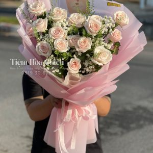 Hoa Tưới Bó Hồng Kem Dâu HTB202