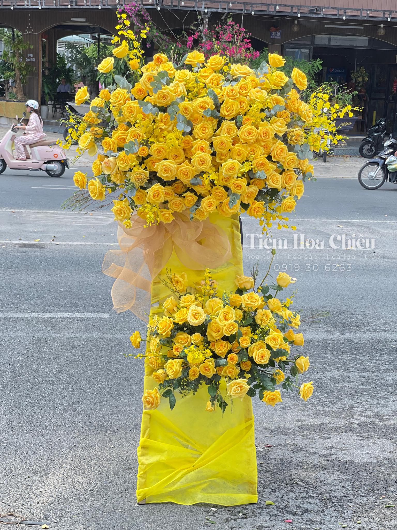 Kệ Hoa Chúc Mừng Tone Vàng KHCM62