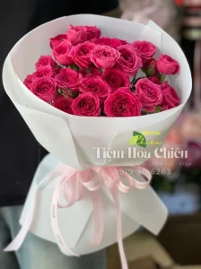 Shop bán hoa đặt bó hoa tươi thiết kế riêng theo yêu cầu của khách hàng, đảm bảo bạn sẽ cảm thấy hài lòng.