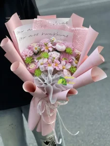 Shop hoa tươi giá rẻ đặt hoa sinh nhật mang vẻ đẹp tinh tế giúp gắn kết tình cảm chân thành người gửi.