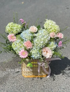 Đặt hoa tốt nghiệp giúp bạn bày tỏ niềm tự hào, sự tin tưởng và lời động viên mạnh mẽ đến tân cử nhân.