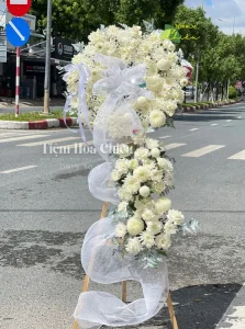 Tiệm hoa CHIÊU - Đặt vòng hoa viếng với lời an ủi chân thành, xoa dịu phần nào nỗi đau mất mát đến gia quyến.