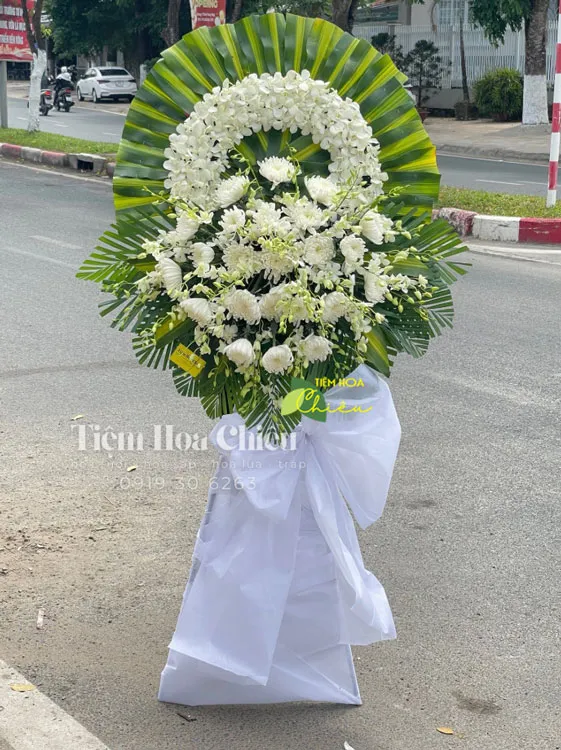 Giá đặt hoa viếng đám tang mới nhất 2026 - Thay lời chia buồn sâu sắc mong gia viếng bớt đau buồn.