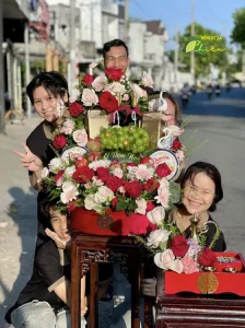 Cửa hàng hoa CHIÊU - Đặt giỏ trái cây dạm ngõ đại diện cho sự sum họp, viên mãn, gắn kết gia đình hai bên.