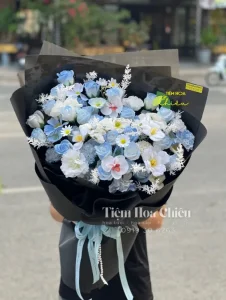 Đặt hoa online cam kết giao hoa đúng giờ, đảm bảo hoa tươi mới giữ được vẻ đẹp tự nhiên.