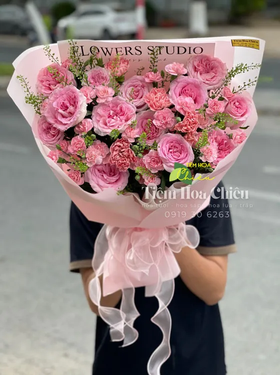 Shop hoa tươi - Đặt hoa tốt nghiệp ghi nhận lại thành quả cố gắng không ngừng của các tân cử nhân.