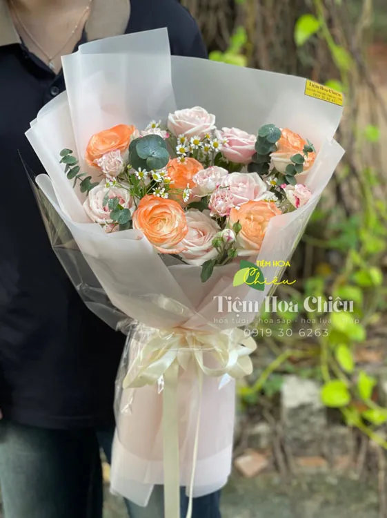 Shop hoa tươi - Đặt hoa tốt nghiệp ghi nhận lại thành quả cố gắng không ngừng của các tân cử nhân.