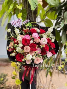 Shop bán hoa đặt hoa tình yêu gợi lên sự ngưỡng mộ, tôn trọng dành cho người mình thương.