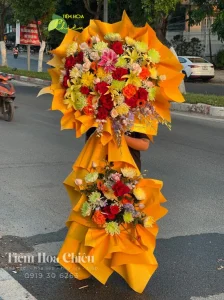 Đặt lãng hoa chúc mừng khai trương tại tiệm hoa tươi gần đây nhất tượng trưng cho sự may mắn, và thành công.