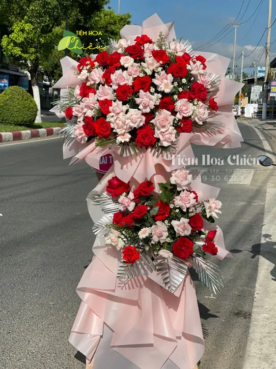 Đặt lãng hoa chúc mừng khai trương tại tiệm hoa tươi gần đây nhất tượng trưng cho sự may mắn, và thành công.