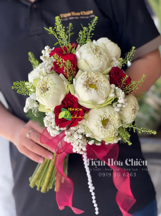 Shop bán hoa CHIÊU - Đặt hoa cưới cầm tay mong ước về một cuộc hôn nhân hạnh phúc và bền lâu.