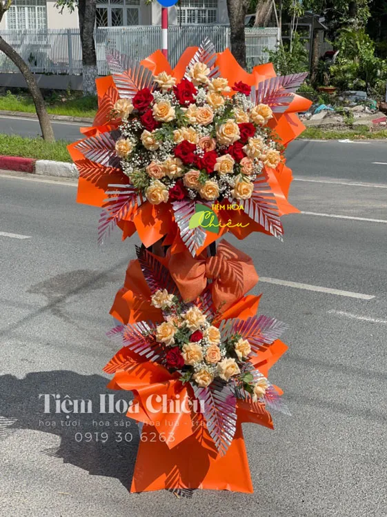 Đặt hoa chúc mừng khai trương gặt hái được nhiều thành công, hướng đến phát tài, phát lộc, thịnh vượng.