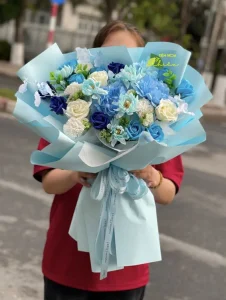 Hoa sáp mang vẻ đẹp giống hoa thật, kèm theo hương thơm nhẹ nhàng, tao nhã.