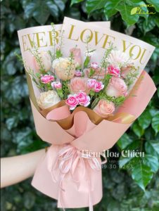 Cửa hàng hoa tươi đặt bó hoa đảm bảo độ tươi mới và vẻ đẹp rạng rỡ nhất khi trao đến tay người nhận.