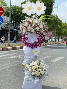 Đặt vòng hoa viếng mong muốn giúp bạn trao đi lời phân ưu nhẹ nhàng nhưng sâu sắc nhất.