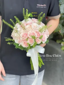 Đặt hoa cưới cầm tay CHIÊU - Điểm nhấn nổi bật, tạo nên một bó hoa cưới trang nhã, tinh tế và sang trọng.