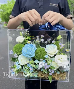 Cửa hàng hoa tươi CHIÊU - Đặt hộp hoa tươi tinh tế, tôn lên vẻ đẹp sang trọng và đầy nghệ thuật.