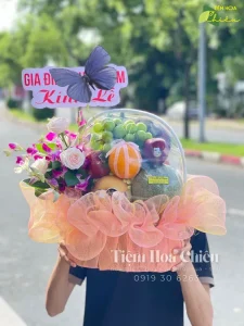 Giỏ trái cây quà tặng gửi gắm lời chúc sức khỏe, sự thịnh vượng và tình cảm chân thành đến người nhận.
