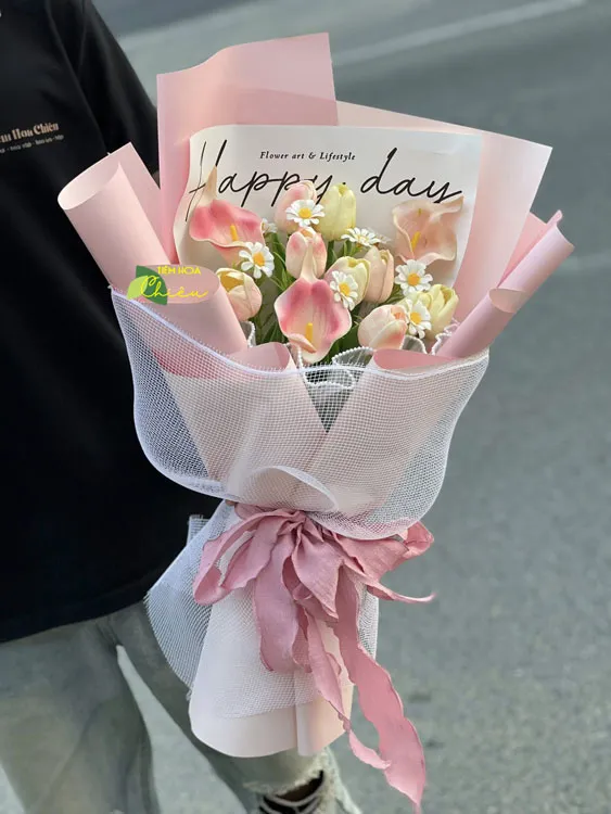 Hoa lụa tinh tế phù hợp trang trí lâu dài, mang lại hiệu quả thẩm mỹ và ý nghĩa tốt nhất.