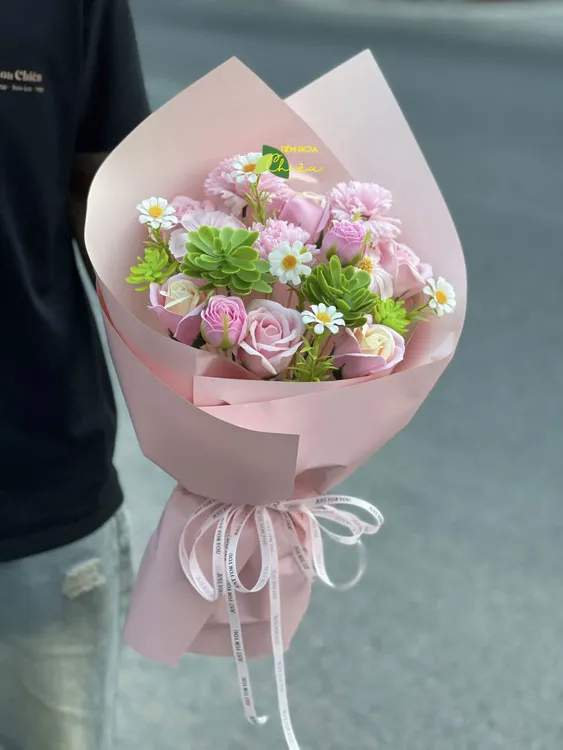 Hoa sáp tượng trưng cho tình yêu mãnh liệt và sâu sắc, không thay đổi theo thời gian.