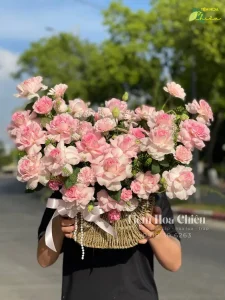 Đặt hoa mừng khai trương chúc gia chủ may mắn chân thành, mang theo niềm tin vào sự khởi đầu thành công.
