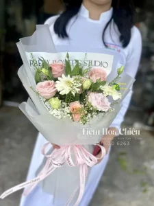 Shop hoa tươi gần đây CHIÊU - Đặt bó hoa tươi thiết kế theo yêu cầu của khách hàng với mức giá chỉ từ 190K.