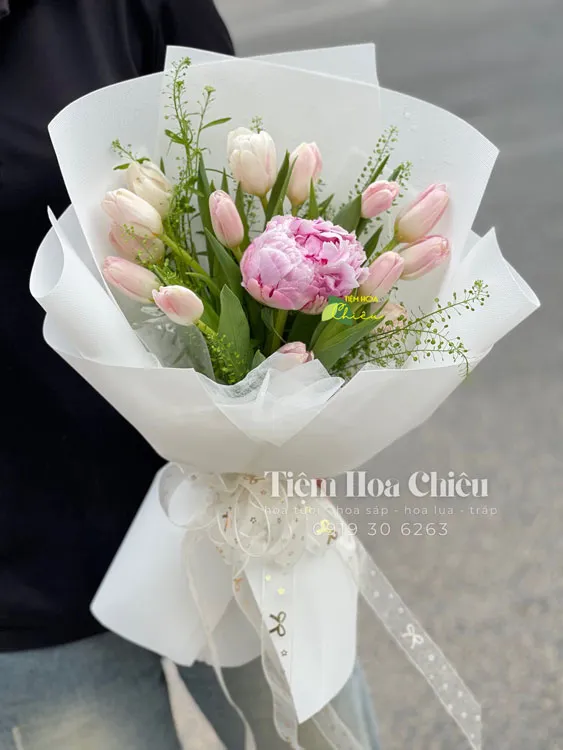 Đặt hoa online tại CHIÊU giúp bạn an tâm chất lượng, mẫu mã cho đến phục vụ, thời gian giao và giá bán.