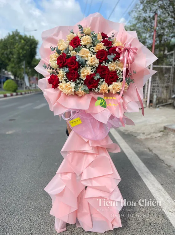 Đặt hoa mừng thọ thể hiện trọn vẹn lòng hiếu kính, sự yêu thương và lời chúc sức khỏe, trường thọ.