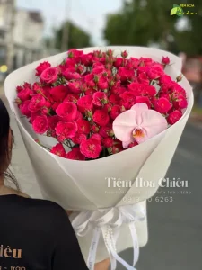 Đặt hoa ngày phụ nữ Việt Nam 20 10 biểu tượng của sự tinh tế, tình yêu thương và lòng biết ơn.