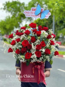 Đặt hoa chúc mừng khai trương mong cho doanh nghiệp khởi đầu thuận lợi và phát triển thịnh vượng.
