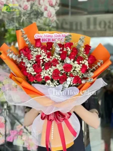 Đặt hoa tươi sinh nhật giúp người nhận cảm nhận được niềm vui và hạnh phúc trọn vẹn trong ngày đặc biệt.