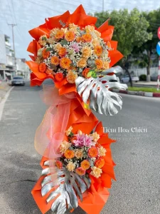 Đặt hoa chúc mừng thể hiện sự quan tâm, lời chúc tốt đẹp và mong muốn cho sự thành công doanh nghiệp.