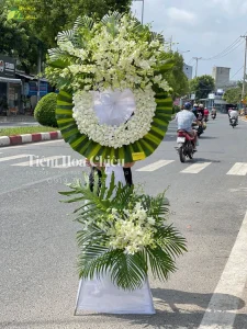 Đặt hoa viếng đám tang là sự trân trọng, sẻ chia và gửi gắm tấm lòng thành kính đến gia đình người đã khuất.
