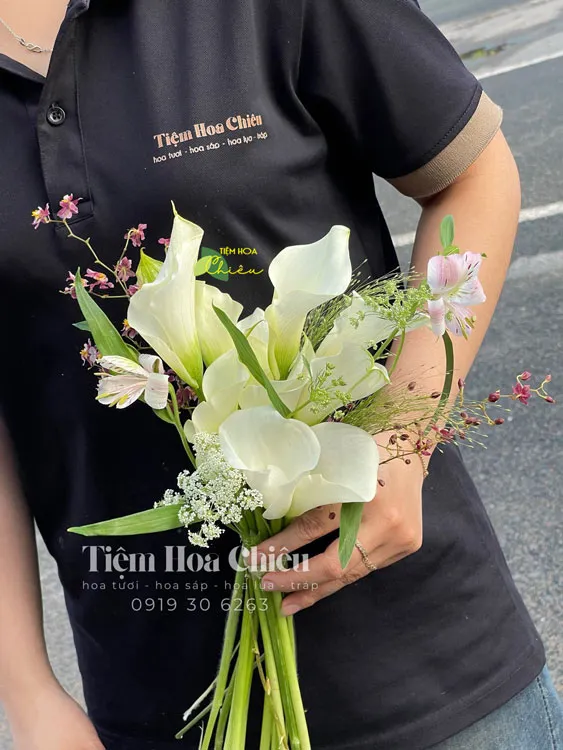 Shop hoa tươi Bạc Liêu - Đặt hoa cưới cầm tay đẹp giúp cô dâu trở nên tự tin và nổi bật hơn trong ngày cưới.