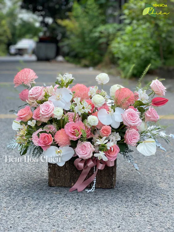 Giỏ hoa tươi giúp bạn gửi gắm tâm tư, tình cảm sâu thẳm tận đáy lòng đến người nhận.