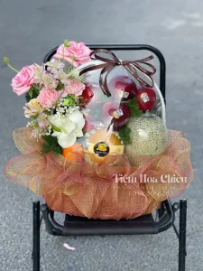 Giỏ trái cây quà tặng gửi gắm yêu thương, lời chúc sức khỏe và sự trân trọng từ người tặng.