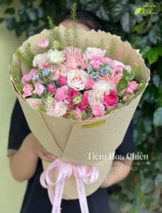 Đặt hoa ngày phụ nữ Việt Nam 20 10 thể hiện tình yêu, sự trân trọng và lòng biết ơn đến phái đẹp.