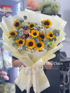 Đặt hoa tốt nghiệp là sự ghi nhận cho một hành trình học tập đầy nỗ lực, thể hiện sự tinh tế người tặng.