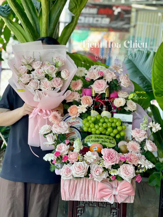 Lễ dạm ngõ đặt tại shop hoa CHIÊU chuẩn bị chu đáo cho lần gặp gỡ chính thức giữa hai bên gia đình.