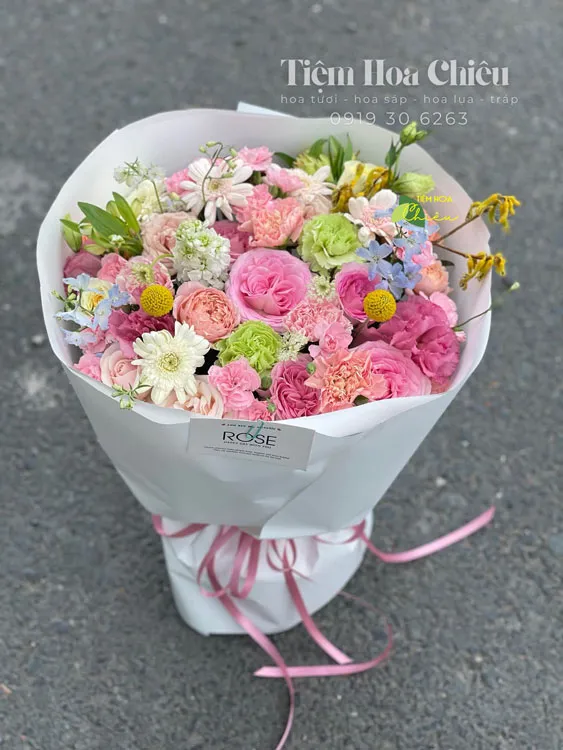Đặt hoa tươi sinh nhật giúp người nhận cảm thấy được niềm vui và hạnh phúc trọn vẹn trong ngày đặc biệt.