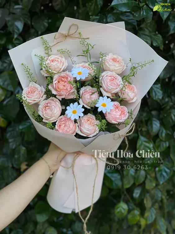 Đặt hoa sinh nhật thiết kế riêng theo sở thích và phong cách, tạo đậm dấu ấn cá nhân với người nhận.
