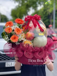 Giỏ trái cây quà tặng mang theo sự tươi mát, chan chứa nhiều lời chúc sức khỏe và đủ đầy cho người nhận.