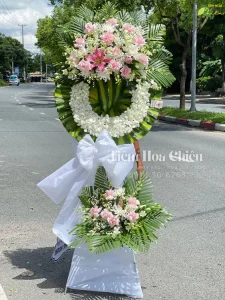 Đặt hoa viếng đám tang giảm bớt sự lạnh lẽo, u uất và gửi lời động viên chân thành đến những người ở lại.