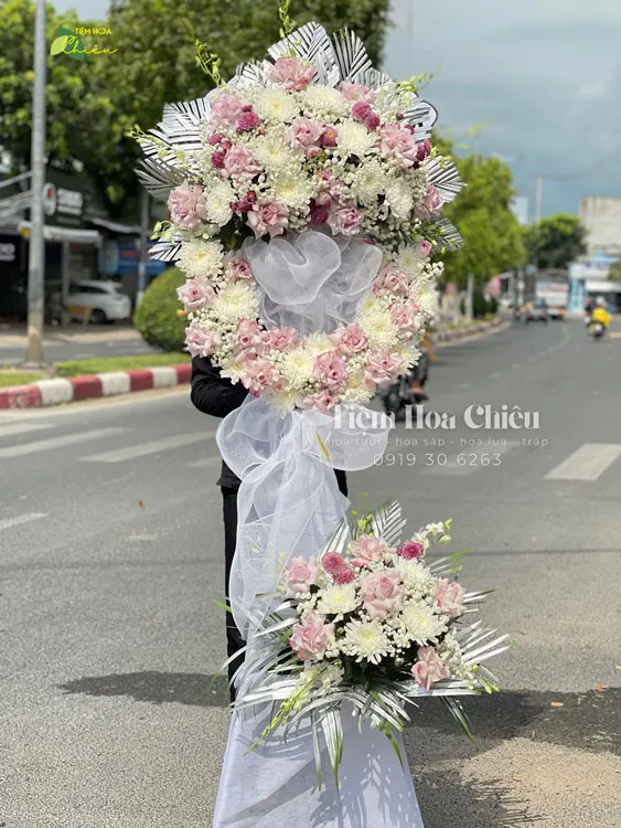 Đặt hoa viếng đám tang Bạc Liêu gửi lời chia buồn, nuối tiếc sự mất mát to lớn với gia đình người đã khuất.