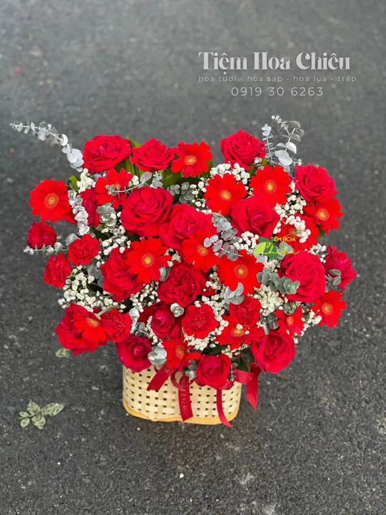 Giỏ hoa tươi tại CHIÊU giao hàng tận nơi chỉ với 30 phút, mẫu mã đa dạng, giá tốt nhất 2026