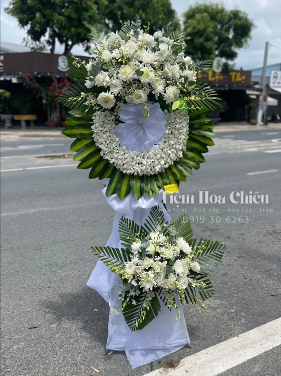 Cửa hàng hoa Bạc liêu - Đặt vòng hoa viếng thể hiện sự quan tâm, chia sẻ lòng thành kính đối với người đã khuất.