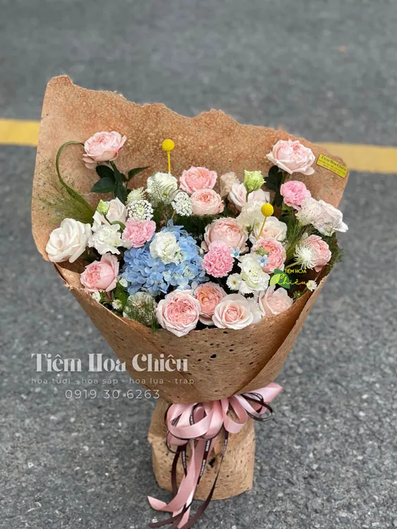 Cửa hàng hoa tươi gần đây CHIÊU - Chọn đúng hoa, màu sắc và cách trình bày giúp bạn truyền tải tâm ý trọn vẹn.
